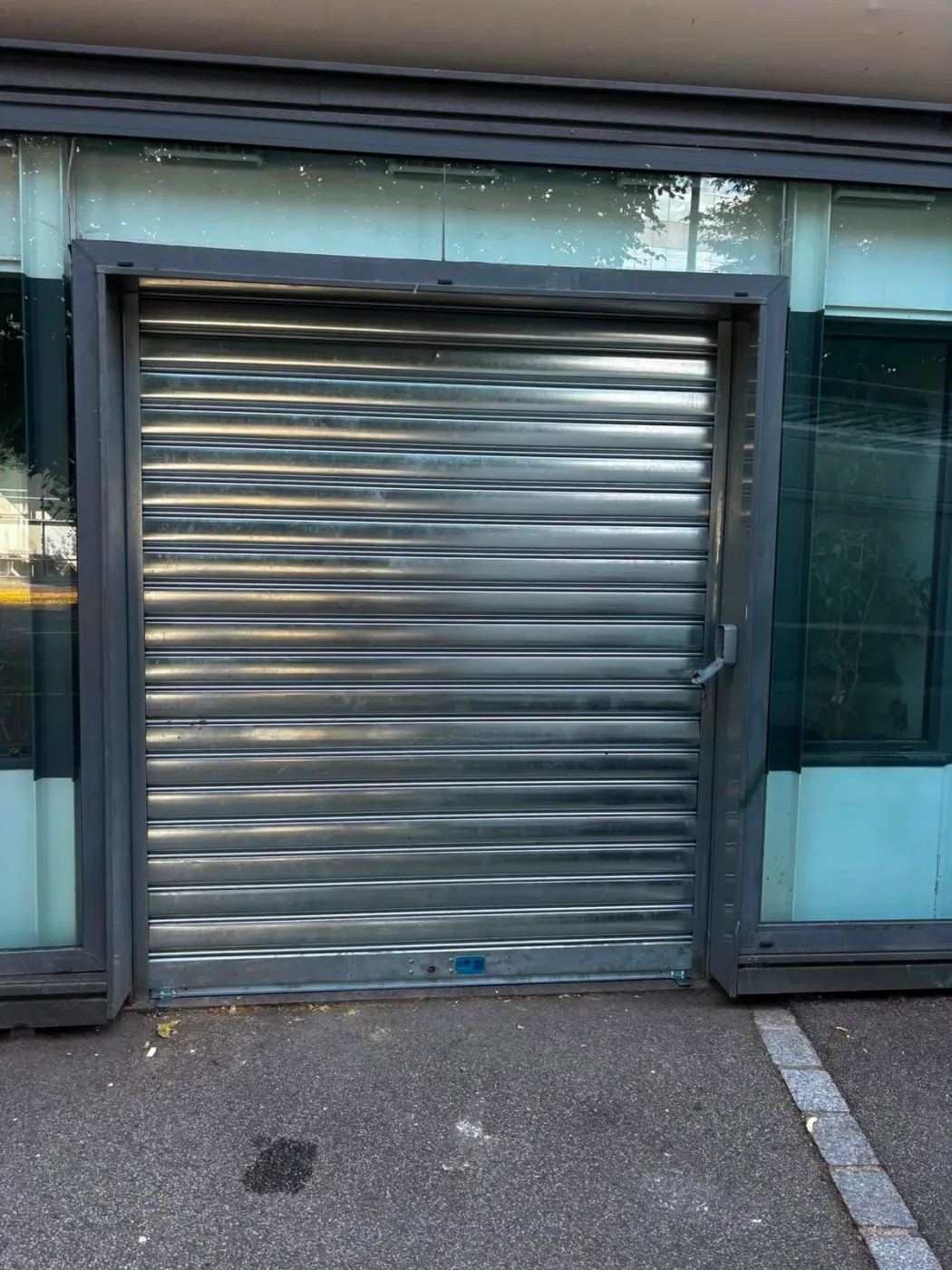 Installation et pose de rideau métallique à Paris 20
