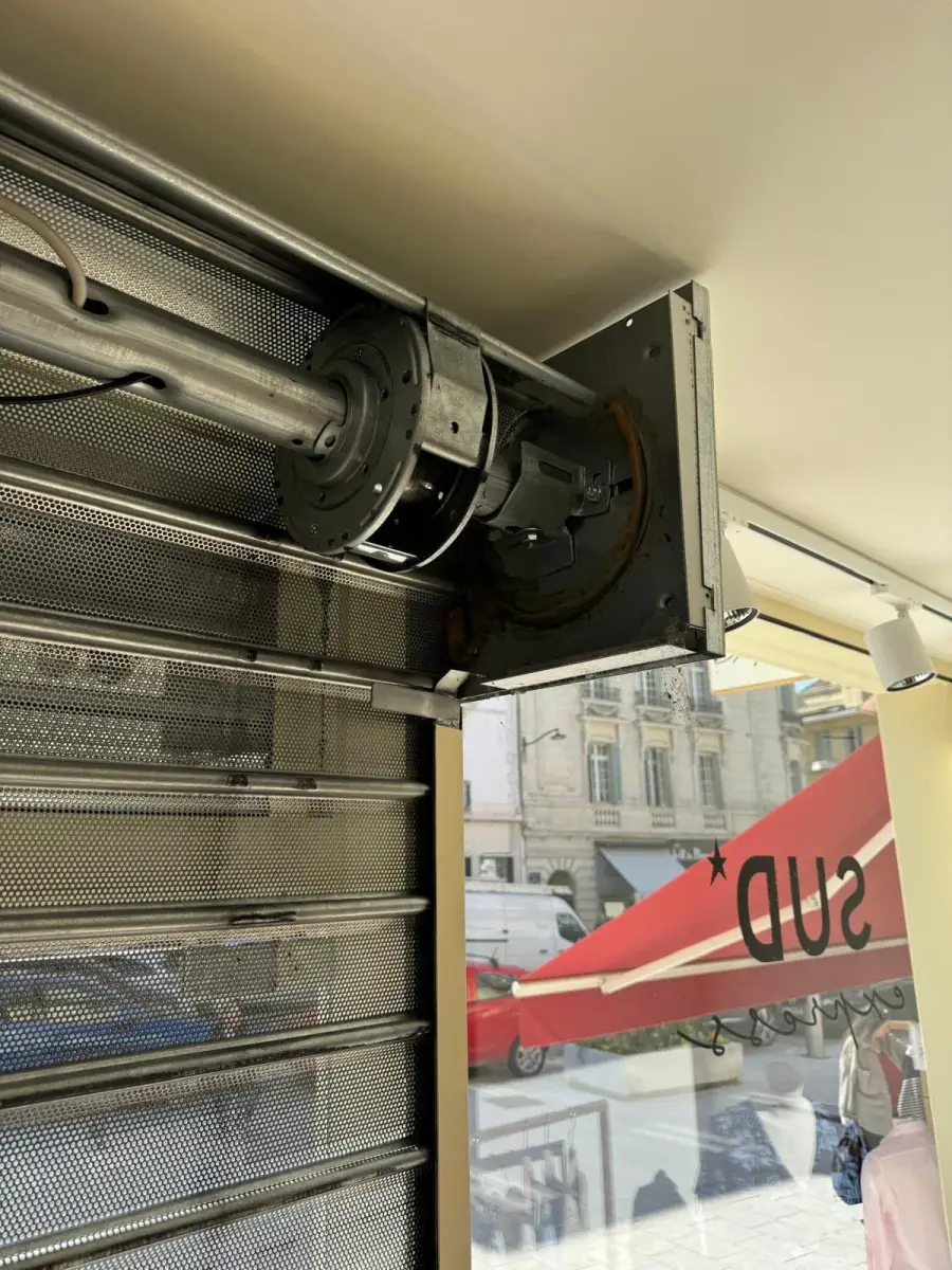 Motorisation de rideau métallique à Paris 20