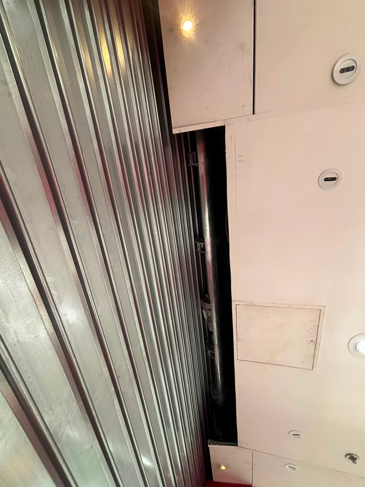 Réparation de rideau métallique à Paris 20
